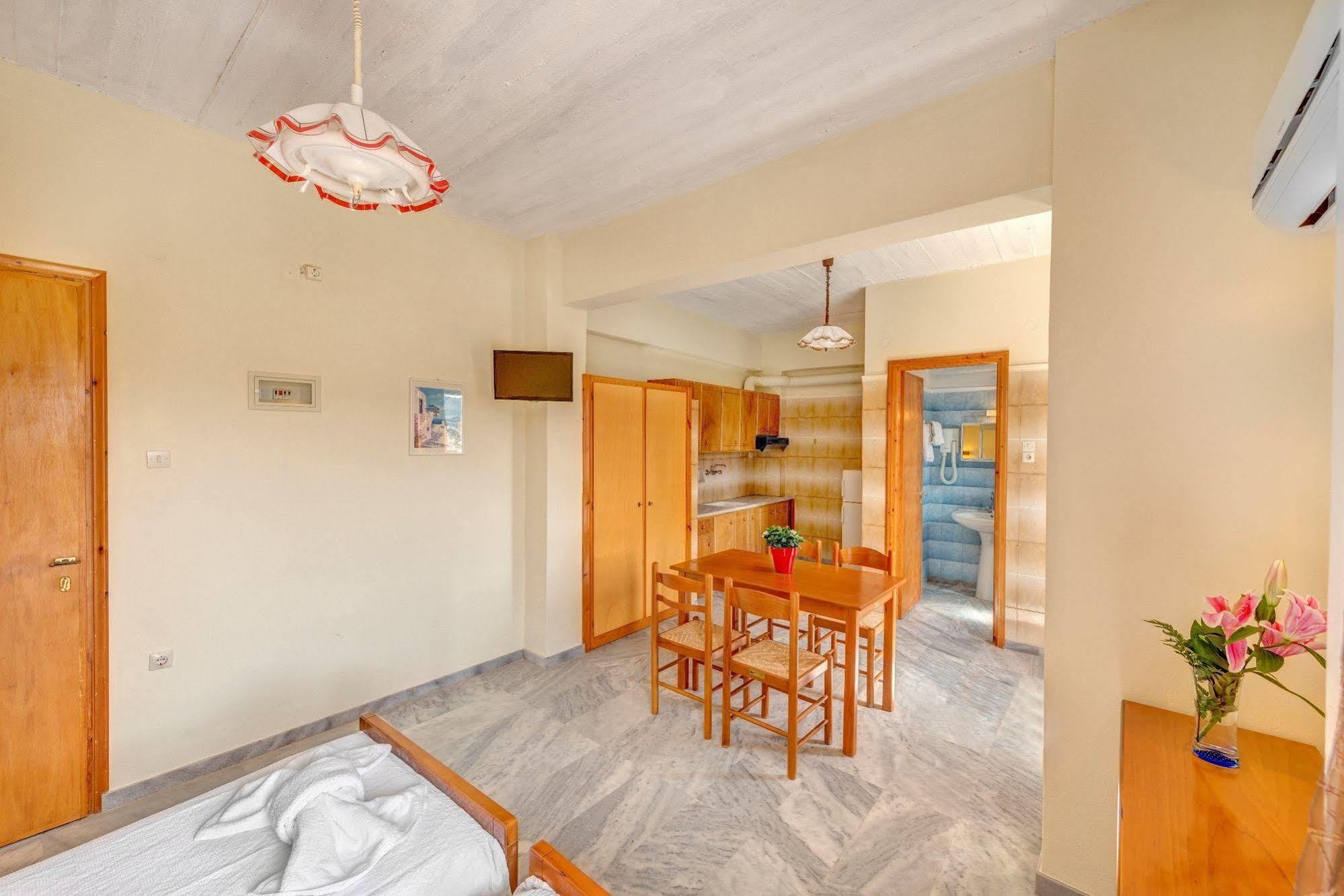 Hotel Smaragdi Apartments Vissa Exterior photo