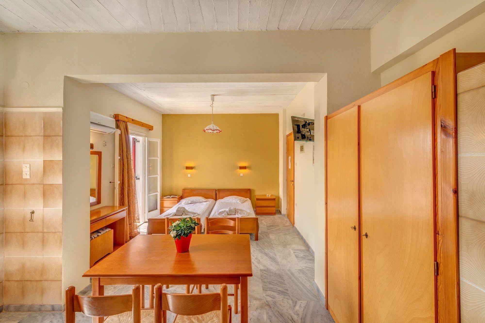 Hotel Smaragdi Apartments Vissa Exterior photo